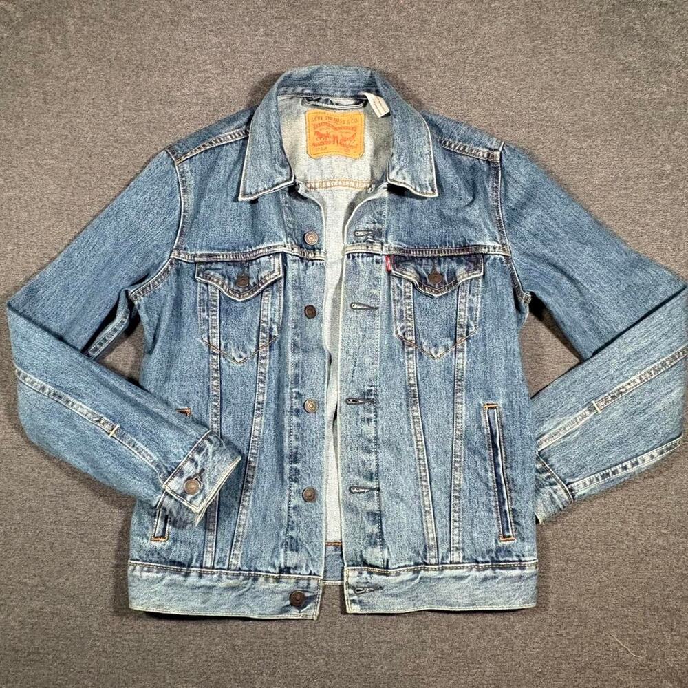 Levis denim jacket with metal